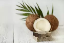 Kokosöl und Lebensmittelfarbe